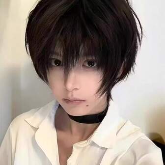 男士短假发，黑棕色 - 自然直发男孩风格，蓬松丰盈，短发角色扮演假发适合动漫、戏剧和日常佩戴 - 帅气年轻发型（无需维护）