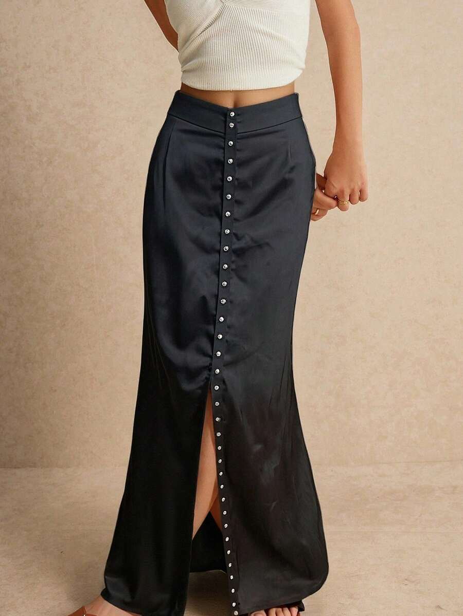 Saia feminina de cetim, minimalista, casual, elegante e sexy, com fenda, em cor sólida, ideal para passeios diários, encontros e idas ao escritório. Possui zíper e bolsos, tecido plano, ideal para uso diário.