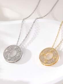 1 Stück kreisförmiger, Cut Out Vier-Blatt-Blumen Anhänger Halskette für Frauen, vollständiges Diamant-Design mit super glänzendem kubischem Zirkonia besetzt, Edelstahlkette, geeignet für den täglichen Gebrauch, Geschenk für die Freundin, Halloween Schmuck, Weihnachtsgeschenk, Feier des Nationalfeiertags von Saudi-Arabien