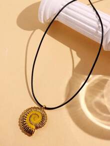 1pc New Dark Glowing Mermaid Conch Pendant Necklace Sound Sea Shell Necklace Witch Spiral Conch Costume Ladies Jewelry Gift