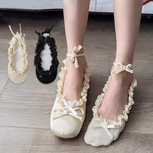 两双女士蕾丝长袜，黑白蕾丝船型长袜，带蕾丝系带，芭蕾舞风格薄款蝴蝶结少女长袜，适合春夏穿着，可搭配玛丽珍鞋、皮鞋等各种鞋款，增添节日气氛。适合舞蹈袜、生日派对、圣诞节、感恩节等节日派对装饰，以及户外活动休闲穿着。