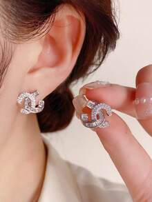 1 Đôi bông tai chữ cái bằng thép không gỉ, kiểu dáng thanh lịch, đính đá Zirconia siêu nhỏ, thiết kế độc đáo dành cho nữ. - Bông tai kim cương chéo - Xem 6