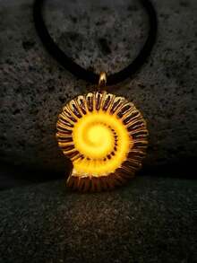 1pc New Dark Glowing Mermaid Conch Pendant Necklace Sound Sea Shell Necklace Witch Spiral Conch Costume Ladies Jewelry Gift