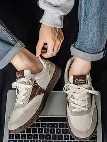 Neue Nischen-Brot-Schuhe für Herren, Lässig Sports Skateboard Schuhe, vielseitig und stylisch, erhöhen die Körpergröße, Jugend Sneaker, Metall Punk Stil (leichte Farbabweichung)