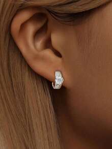 一对0.5克拉优雅莫桑石耳钉，925纯银，精致订婚耳环，新娘珠宝，奢华珠宝礼品 - 莫桑鑽耳扣 - 查看 3