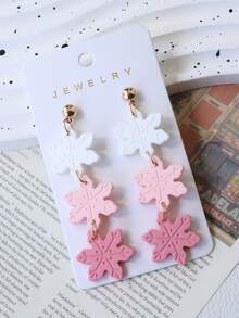 1 par de pendientes de copo de nieve con textura suave tipo arcilla pintada, color rosa, regalo de alta gama para fiestas - Tres copos de nieve consecutivos - Ver 2