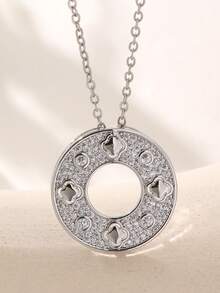 1 Stück kreisförmiger, Cut Out Vier-Blatt-Blumen Anhänger Halskette für Frauen, vollständiges Diamant-Design mit super glänzendem kubischem Zirkonia besetzt, Edelstahlkette, geeignet für den täglichen Gebrauch, Geschenk für die Freundin, Halloween Schmuck, Weihnachtsgeschenk, Feier des Nationalfeiertags von Saudi-Arabien