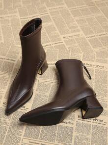 Eleganckie buty damskie na jesień/zimę 2025, uniwersalne botki ze szpiczastym noskiem i grubym obcasem, modne krótkie botki