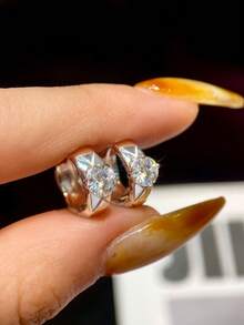 一对0.5克拉优雅莫桑石耳钉，925纯银，精致订婚耳环，新娘珠宝，奢华珠宝礼品 - 莫桑鑽耳扣 - 查看 7