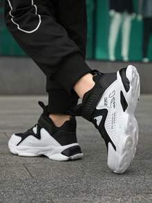 1 Paar Kinder Mittelhohe Basketball Sneaker, Mesh atmungsaktives Obermaterial, leicht, rutschfeste EVA langanhaltend Laufsohle, modisch vielseitig, verstellbarer Klettverschluss für einfaches An- und Ausziehen, geeignet für den täglichen Gebrauch