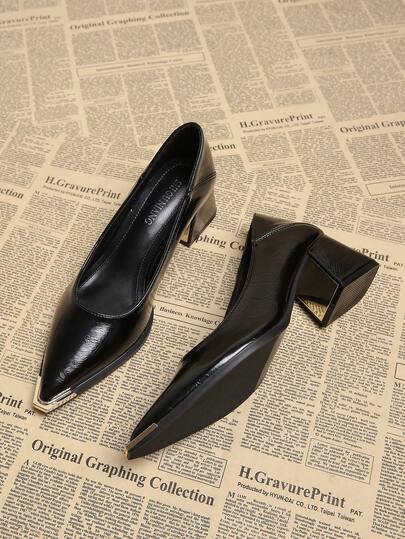 2026 春季新款女式高跟鞋，休闲纯色米色、黑色、棕色尖头金属装饰优雅简约粗跟乐福鞋