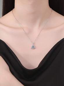 BLOVEMEE 1 chiếc vòng cổ mặt hình tam giác bằng bạc Sterling 925 cao cấp 1 carat Moissanite 6,5mm, thích hợp để đeo hàng ngày, dự tiệc, ngày lễ, ngày lễ tình nhân, ngày của mẹ, giáng sinh, lễ tạ ơn, quà tặng trang sức cho phụ nữ - XL0118M - Xem 3