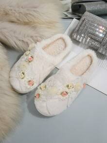 نعال منزلية نسائية ناعمة ومزخرفة بزهور، لون أحادي من الفرو الناعم والدافئ للخريف والشتاء (تصميم الزهور عشوائي)