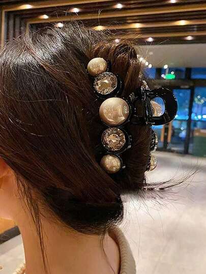 Kẹp tóc cỡ lớn, lý tưởng cho tóc dày. Kẹp tóc đơn giản, hoàn hảo để tạo kiểu và đánh rối tóc. Chất liệu acrylic, thiết kế trang nhã. Kẹp tóc chất lượng cao.