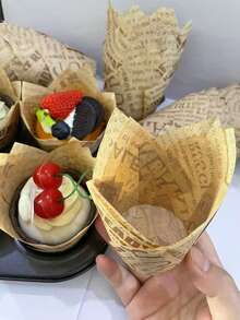 50 pièces Caissettes à muffins tulipes rayées élégantes, avec surface anti-adhésive et bords arrondis, variété de styles, couleurs et motifs, pour muffins, cupcakes, gâteaux à étages - Caissettes à cupcakes tulipes décoratives et fonctionnelles pour les desserts d'anniversaire, de mariage et de fête - Multicolore - Voir 7