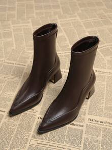 Eleganckie buty damskie na jesień/zimę 2025, uniwersalne botki ze szpiczastym noskiem i grubym obcasem, modne krótkie botki