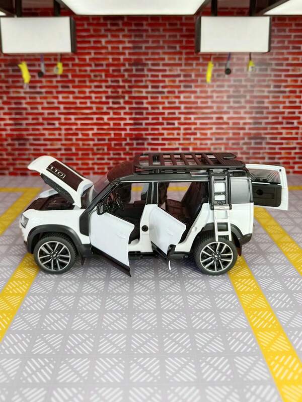 YCMODEL A High-Performance Outdoor Off-Road Vehicle Simulation Alloy Car Model Body Is Made Of Zinc Alloy Material. On Both Sides Can Open The Front Engine Cover, The Trunk Door And The Children's Toy Car With Exquisite Workmanship And Good Quality. The Car Model With Simulated Sound And Lighting Function Is Suitable For Collecting Birthday Gifts For Children