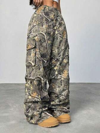 大码迷彩工装裤，舒适高腰多口袋设计，适合街头服饰、旅行、约会之夜、返校季、毕业季等各种场合