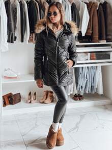 Jaqueta de inverno feminina acolchoada com capuz fixo e acabamento removível. Seu design clássico apresenta costuras decorativas e bolsos com zíper. É a peça de vestuário quente perfeita para o frio, oferecendo conforto e elegância para o dia a dia. - Preto - Ver 3
