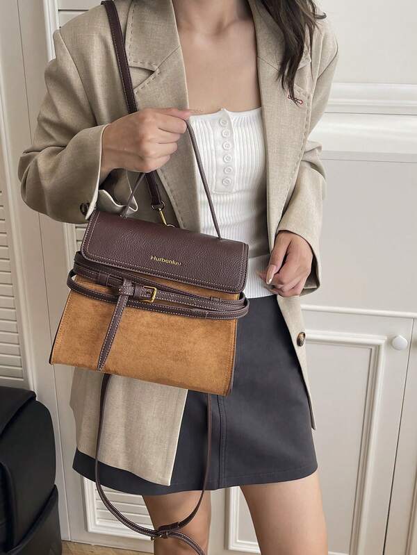 حقيبتان يدويتان عصريتان، حقيبة كتف عتيقة، حقيبة ظهر من قطع مختلفة، فاخرة