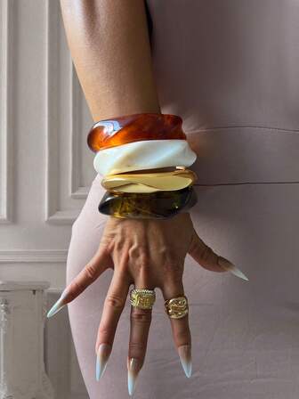 4 件袖口手镯、金手镯、宽手镯、粗手镯、手镯套装、宽手镯、手镯、适合工作、日常、派对、宴会、舞会装饰、复古和魅力手镯，适合女士