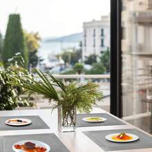 SERAPHINEX Manteles Individuales Lavables, Juego De 6 Piezas, Material De PVC Y Poliéster De Alta Calidad, Antideslizante Y Resistente Al Calor, Apto Para Mesas De Cocina, Diseño Sencillo, Duradero Y Fácil De Limpiar - Gris - Ver 6