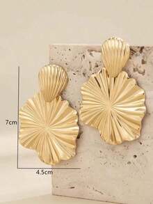 1pair Geometric Design Minimalist & Exaggerated European And American Style Seashell Earrings, Earrings For Women, Valentine'S Day, Gold Hoop Earring, For Holiday And Daily Wear - Gold - View 4