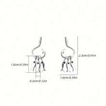 Three Small Fish Dangle From A Pair Of Unique Fishhook Earrings, Creating A And Simple Accessory For. Suitable For Women - 銀色 - 查看 6
