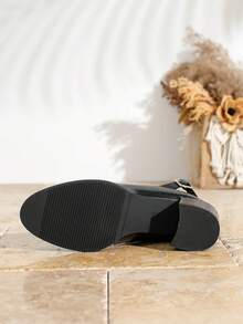 Retro Women's Closed Toe Chunky Heel Mules, Fashion Pointed Toe Backstrap Buckle High Heel Sandals - Black - View 7