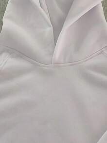 Women's Oversized White Hoodie With Red F1 Logo Print - Sports Casual Pullover, Suitable For All Seasons, Polyester Fiber Sweater, Suitable For Casual Outfits And F1 Fan Clothing, Machine Washable, Geometric Pattern, Loose Fit, 2D Design, Comfortable Polyester Fabric, Suitable For All Seasons, Women's Fashion, Hoodie With Striking Red F1 Logo, Suitable For Casual Outings And Home Leisure - 白色 - 查看 3