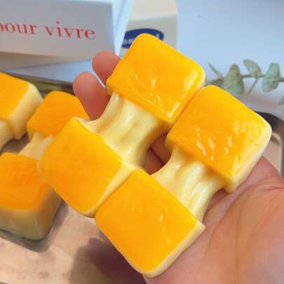 1個 TABA かわいいスクイーズトイ、甘いデザート風、ソフトなゼリークリームもちの質感、楽しくエンターテイメント性のあるギフト、オフィスに最適、ストレス解消玩具、素敵な装飾、クリスマスイブ/クリスマスギフトに最適