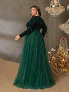 这款大码正式晚礼服采用优雅的V领设计，飘逸的A字雪纺裙摆，以及宽腰带凸显腰线。长袖饰以亮片，修身的剪裁和及地长裙散发出精致高贵的气质。这款礼服是出席黑领结晚宴、婚礼宾客仪式、正式招待会、红毯活动和歌剧之夜的完美之选。 - 墨綠色 - 查看 2