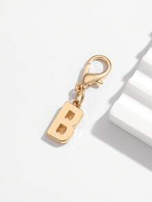 1pc Fashionable Minimalist 26 Small English Letter Shape Smooth Metal Keychain, Suitable For Women Car Key, Bag Decoration And Gift - Silver - View 3