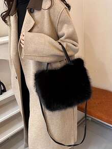 Geantă de umăr ușoară din blană artificială pentru femei, cu curea reglabilă, închidere magnetică, poșetă din pluș, lavabilă manual, cu mâner superior, pentru ieșiri zilnice, stil Honey Girl cu căptușeală din piele artificială, geantă tote pufoasă pentru femei, geantă de umăr pufoasă, poșetă casual din blană artificială, geantă elegantă de iarnă, geantă de mână la modă, cu textură moale și mânere îmblănite, pentru ieșiri zilnice, cumpărături, evenimente de iarnă și ocazii casual.