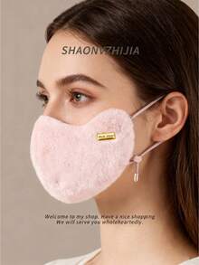 这款保暖舒适的绒面防护面罩，轻便易携，是户外旅行的理想之选。它能有效抵御风沙雪，提供温和的防护。这款简约的纯色面罩小巧实用，可轻松放入口袋，并有多种颜色可选。