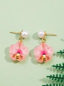 A Pair Of Cute And Creative Resin Flower Simulation Insect Bee Female Earrings - Bee - View 3