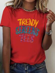Camiseta Gráfica de Moda para Mujer - Cuello Redondo Suave y Manga Corta con Estampado "Tejidos Modernos", Ajuste Cómodo y Casual para el Verano, Camiseta de Vestir Informal |   Estilo Casual de Moda |   Tejido de Punto Suave - Rojo - Ver 6