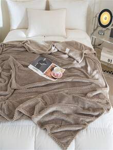 1 Pieza de manta de imitación de piel de conejo suave y cálida, manta de franela de unicolor moderna y sencilla, lavable a máquina, manta de tiro de poliéster de unicolor cómoda y multifuncional, adecuada para sofá, cama, decoración de dormitorio, decoración de habitación, decoración del hogar, oficina y viaje, adecuada para todas las estaciones, disponible en múltiples tamaños, el Halloween es el regalo perfecto para amigos y familiares