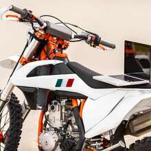 汽车 3D 徽章贴纸徽章贴花德国美国法国英国意大利日本西班牙后挡板前格栅引擎盖后备箱替换摩托车 SUV 卡车