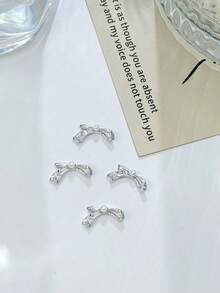 10 قطعة من الأقواس المزيفة الصغيرة المرصعة باللؤلؤ الفضي، لوازم فن الأظافر متعددة الوظائف براقة وجميلة، إكسسوارات أظافر فاخرة بسيطة من السبائك المعدنية، تميمات وجواهر للأظافر