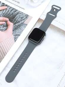 2 in 1 compatibile con cinturini e custodie per Apple Watch da 40mm, 41mm, 42mm, 44mm, 45mm, 46mm e 49mm. Caratteristiche: cinturino in morbido e confortevole silicone sportivo e custodia 2 in 1 in PC rigido resistente agli urti e ai graffi e vetro temperato. Adatto per modelli Ultra/11/10/9/8/7/6/5/4/SE. Design unisex. Vestibilità perfetta e feedback tattile. - Grigio spazio - Visualizzare 5