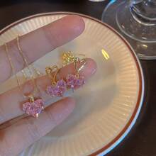 A 3-Piece Y2K Heart-Shaped Earrings And Necklace Set, Featuring Cute And Sexy Alloy Jewelry For Ladies. It's Perfect For Daily Wear, Dates, Vacations, Parties, And Valentine's Day Gifts - 粉色 - 查看 6