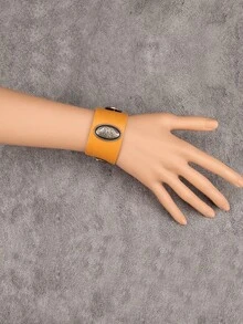 1pc Oval Embossed Floral Men's Leather Bracelet, Vintage Style Minimalist Versatile Accessory, Men's Wristband Christmas Gift, Suitable For Holiday Wear