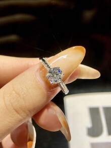 1克拉六爪镶嵌莫桑石钻石S925纯银戒指，优雅订婚/结婚戒指，生日/周年纪念礼物，送给闺蜜 - 六爪莫桑石戒指-1ct - 查看 2