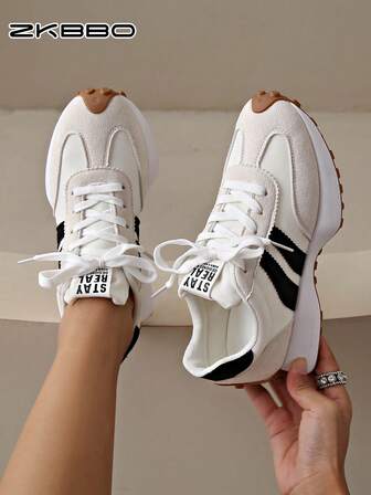 ZKBBO 여성 캐주얼 플랫 스니커즈, 가볍고 편안한 미니멀리스트 레이스업 트레이너, 미끄럼 방지 내구성 피트니스 워킹화