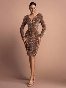 Chiếc đầm dạ hội thanh lịch dành cho quý cô này sở hữu thiết kế cổ chữ V duyên dáng, toát lên vẻ sang trọng vượt thời gian. Tay áo dài mềm mại tạo thêm nét tinh tế và chuyên nghiệp, trong khi phần váy ôm sát tôn dáng, mang đến vẻ ngoài tự tin. Những chi tiết đính sequin lấp lánh tạo nên vẻ ngoài sang trọng. Đây là sự lựa chọn lý tưởng cho những dịp trang trọng cao cấp như dạ tiệc lớn, đám cưới thắt cà vạt đen, dạ hội từ thiện, sự kiện doanh nghiệp và các bữa tối độc quyền. - Cà phê nâu - Xem 5