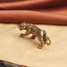 Brass Material Tiger Bronze Sculpture Ornament, Indoor Desktop Decoration, Small Tiger, Antique Bronze Color - 銅虎 - 查看 5