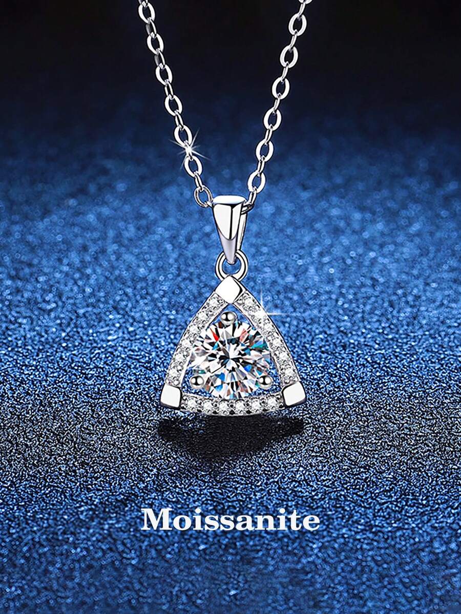 BLOVEMEE 1 chiếc vòng cổ mặt hình tam giác bằng bạc Sterling 925 cao cấp 1 carat Moissanite 6,5mm, thích hợp để đeo hàng ngày, dự tiệc, ngày lễ, ngày lễ tình nhân, ngày của mẹ, giáng sinh, lễ tạ ơn, quà tặng trang sức cho phụ nữ - XL0118M - Xem 1