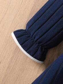 Váy len cho bé gái 4-7 tuổi, cổ đứng đặc biệt có viền xếp nếp, tay dài trang trí hoa, váy thời trang phù hợp cho các hoạt động ngoài trời mùa xuân/thu và mặc hàng ngày - Màu xanh hải quân - Xem 5