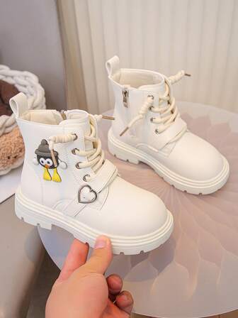 1 par de botas lindas y de moda para niñas, para otoño/invierno, con decoración de corazón, cálidas, para la escuela y exteriores, botas casuales para bebés/niños pequeños, botas para todas las estaciones